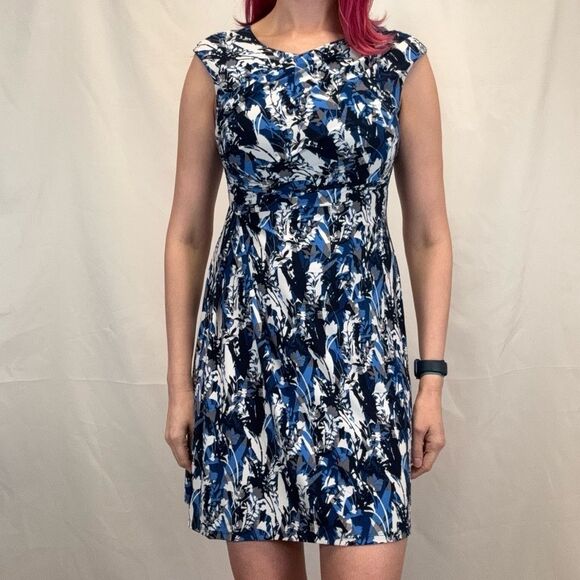 DB Dress Barn Womens Pleated Bodice Dress Blue White S SM Small Abstract Stretch - Picture 1 of 15
